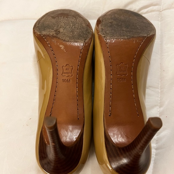 Tory Burch Camel Patent Leather Heels - Picture 4 of 11